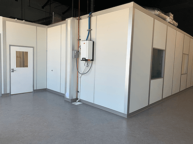 ISO 6 Cleanroom with large windows